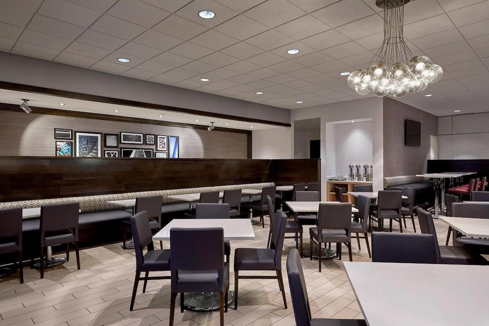 Sheraton Milwaukee Brookfield Hotel photo 35