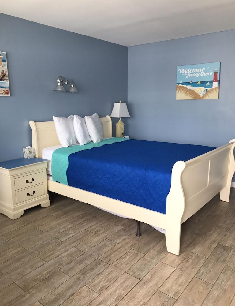 Pelican Point Motel photo 14