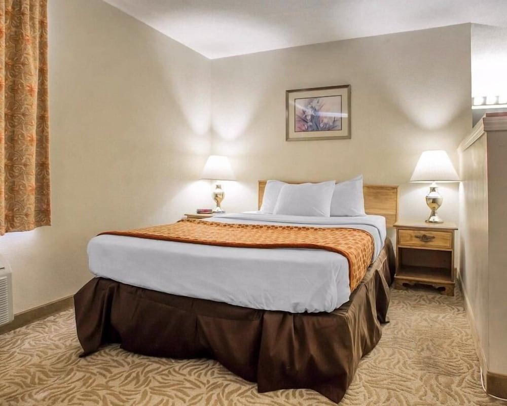 University Inn & Suites Stevens Point photo 10