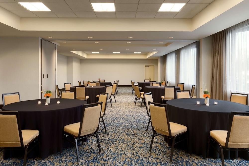 Embassy Suites by Hilton Boston Waltham photo 6