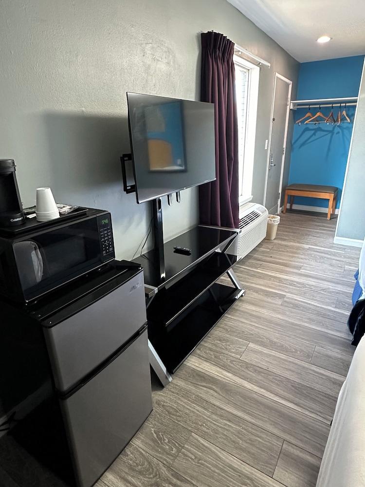 Travel Inn & Suites photo 13