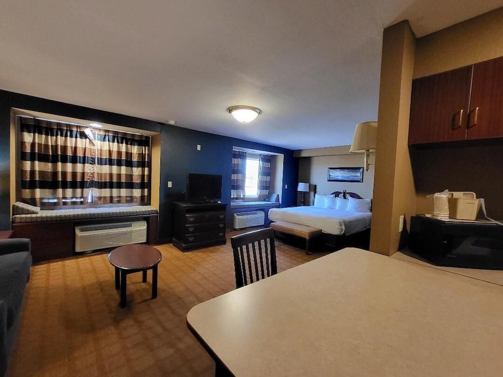 Starkville Inn & Suites photo 12