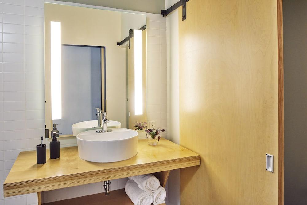 Canvas Hotel Dallas photo 26