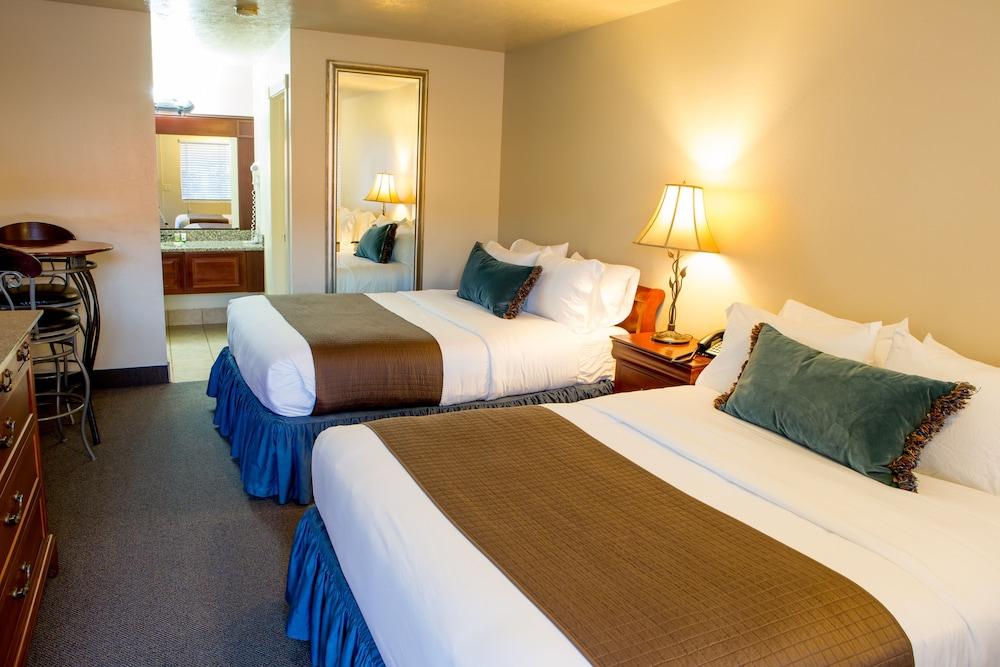 Chalet Motel photo 22
