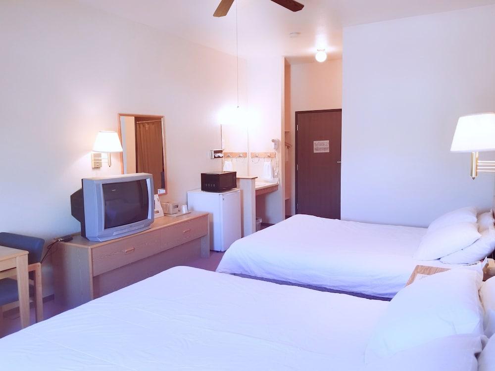 Budget Host Royal Gorge Inn photo 17