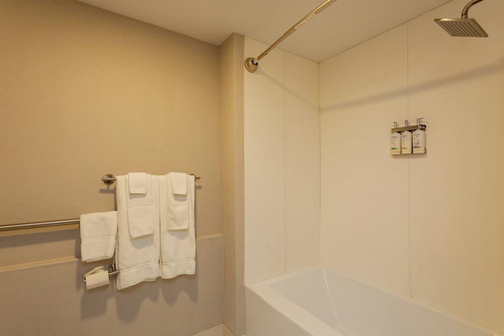 Holiday Inn Express New Rochelle by IHG photo 25