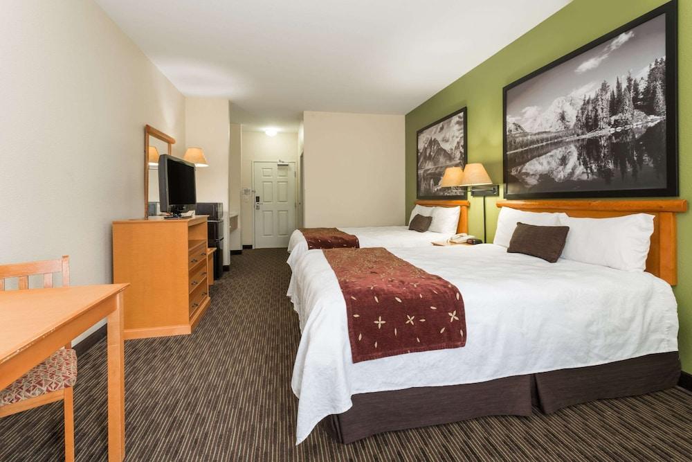 Super 8 by Wyndham Wheatland Wyoming photo 10