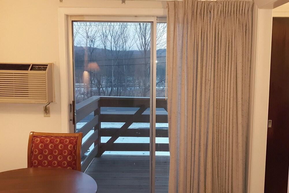 Iron Horse Inn photo 13