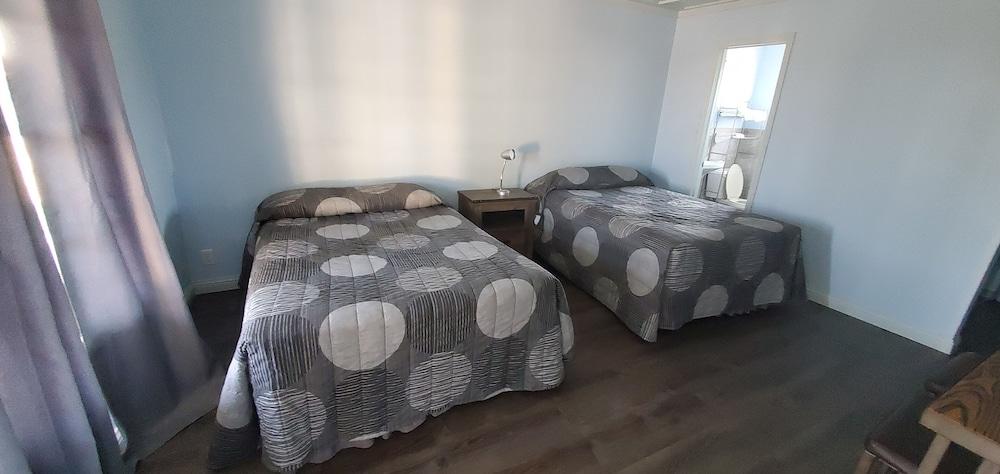 Town & Country Motel photo 5