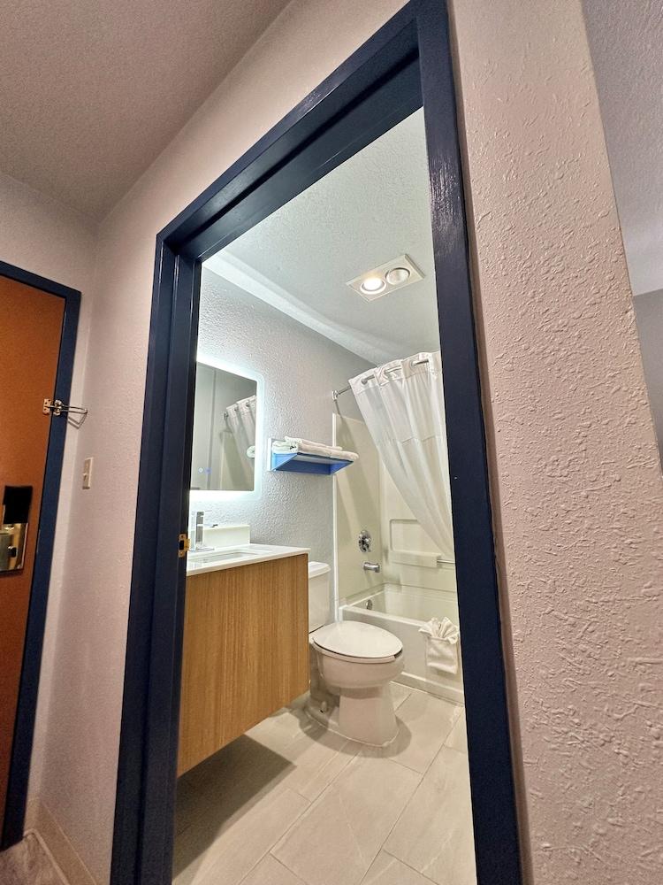 Microtel Inn by Wyndham Gallup photo 35