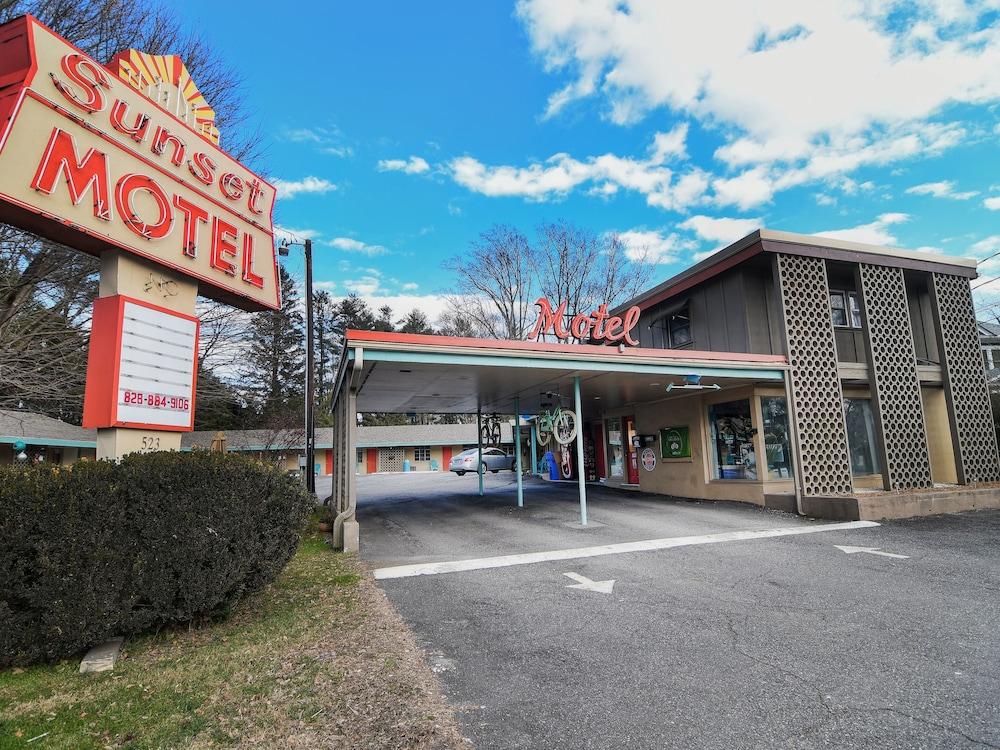 The Sunset Motel photo 26