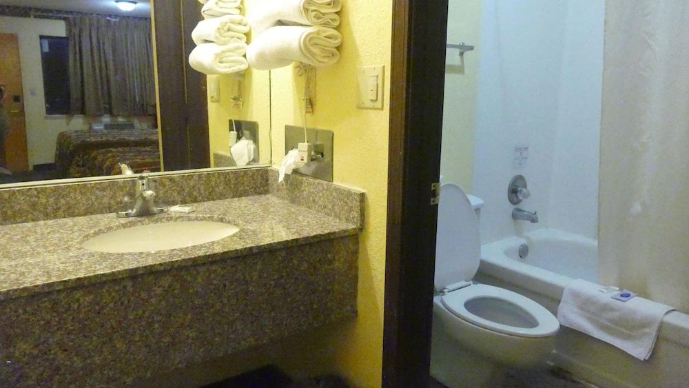 Allstate Inn Seymour photo 15