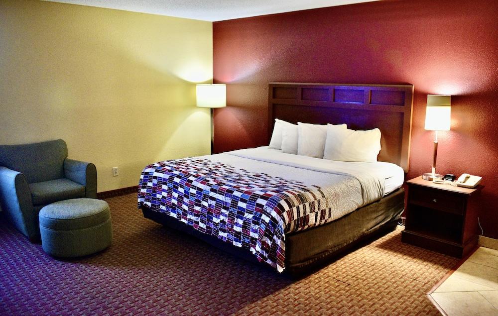 Red Roof Inn & Suites Little Rock photo 13