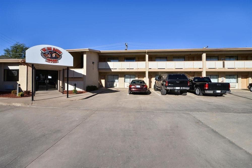 Budget Inn and Suites photo 11