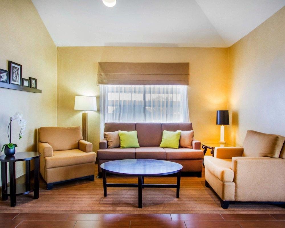 Econo Lodge Amarillo East photo 4