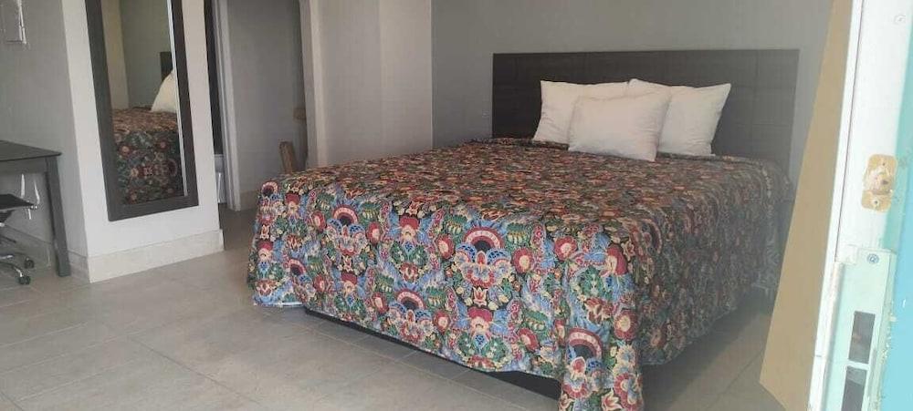 Motel 7 By Oyo Near Phoenix Airport photo 20