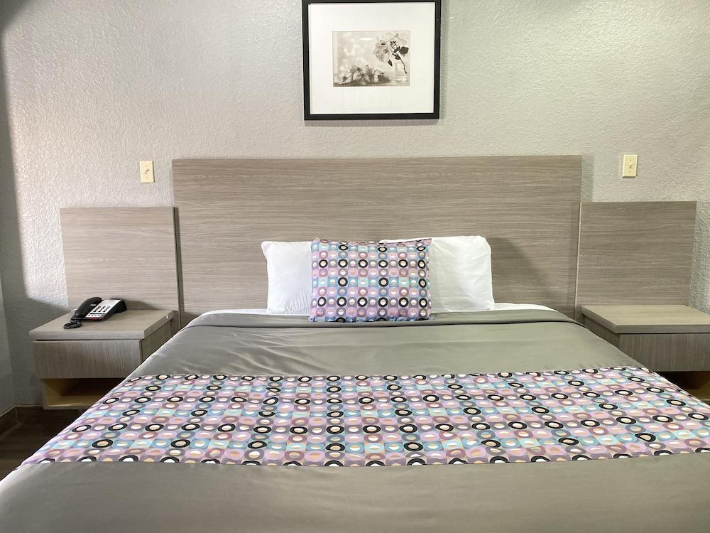 Island Suites photo 10