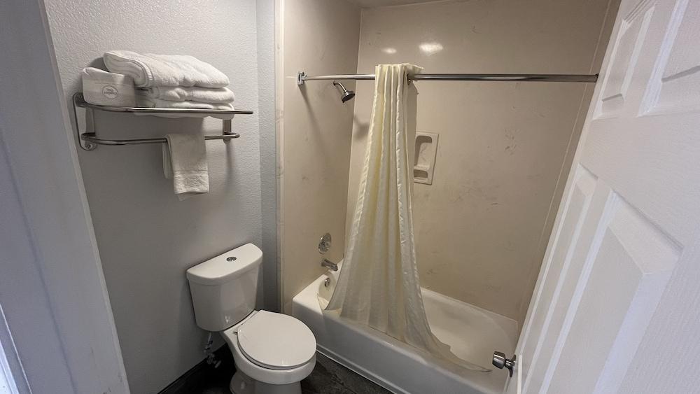Atria Inn & Suites photo 14
