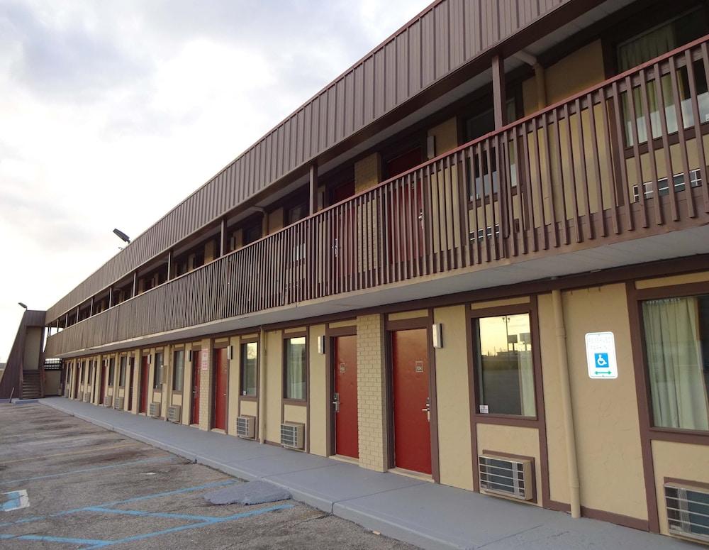 Red Roof Inn Indianapolis - Castleton photo 6