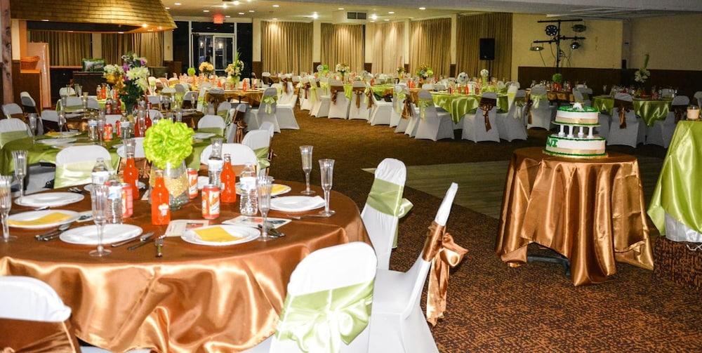 Columbus Grand Hotel & Banquet Center photo 29
