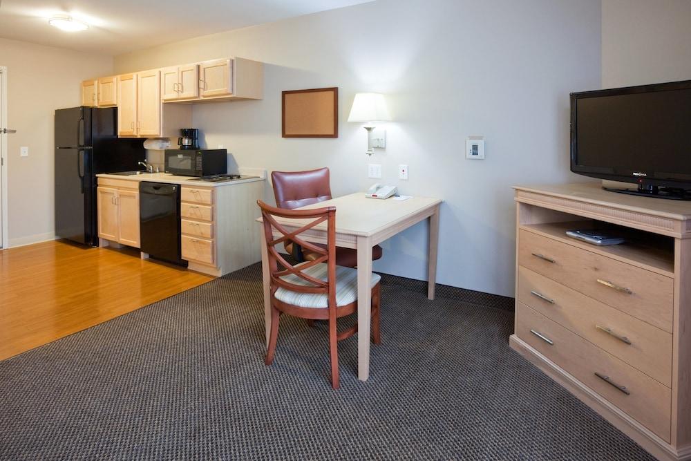 Candlewood Suites Milwaukee Brown Deer by IHG photo 4