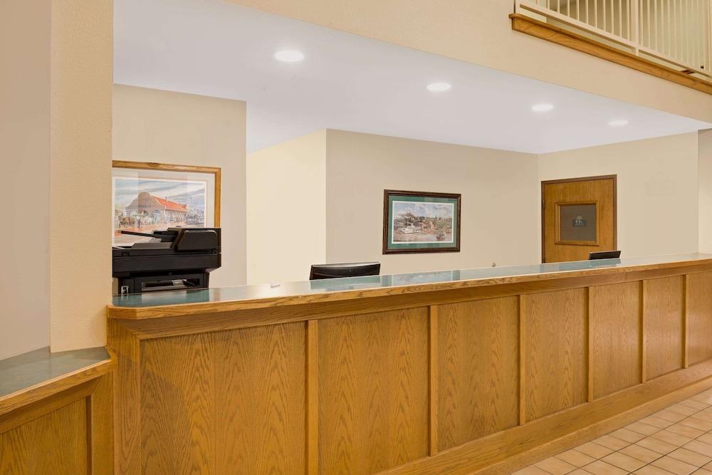 Days Inn by Wyndham Boonville photo 7