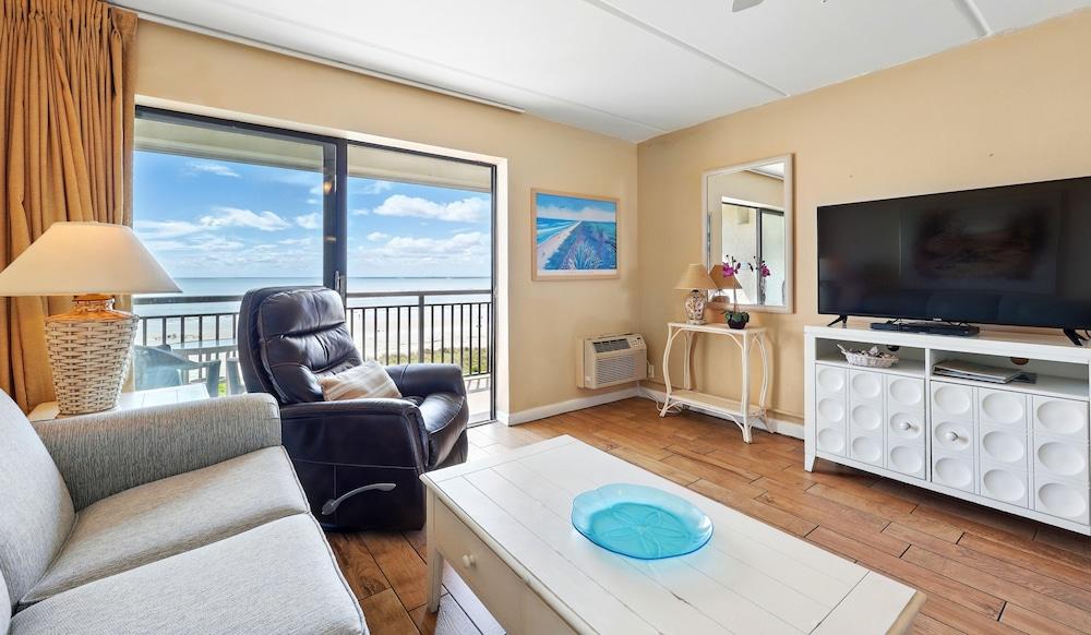 Beacher's Lodge Oceanfront Suites photo 20