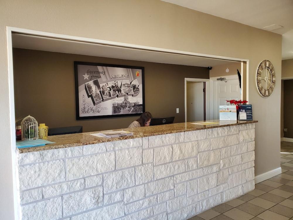 Super 8 by Wyndham Abilene North photo 2