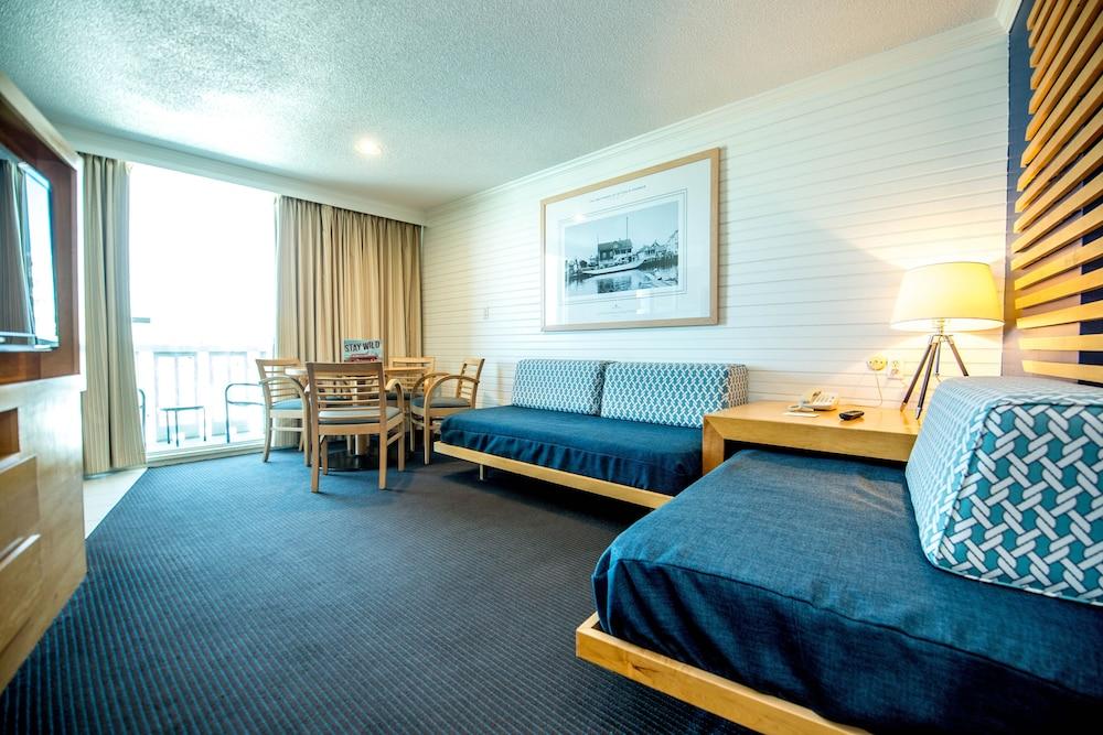 Port Royal Oceanfront Hotel photo 20
