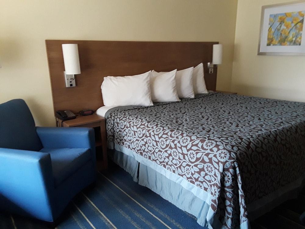 Days Inn by Wyndham Newark Wilmington photo 4