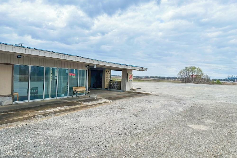 Shamrock Kings Inn By Oyo Marked Tree I-555 photo 78