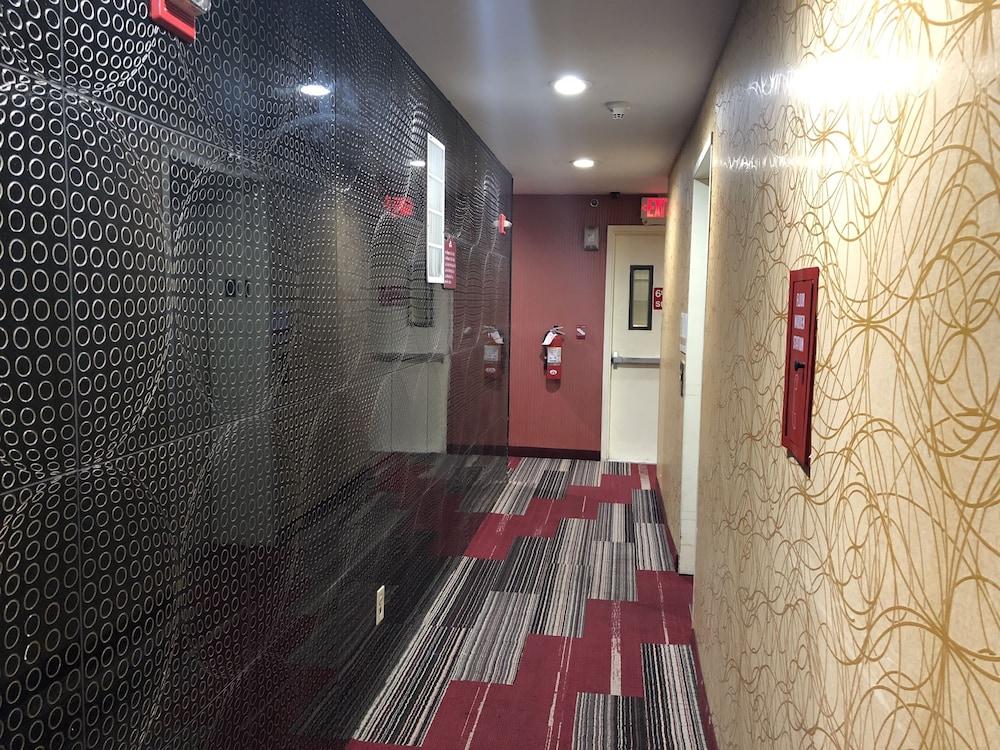 Days Inn by Wyndham Brooklyn photo 37