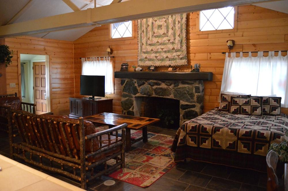 Red Bud Lodge photo 7