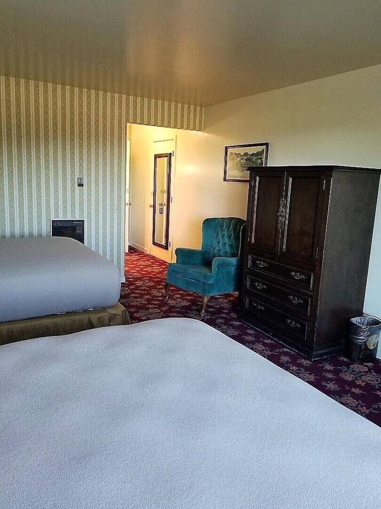 Hill House Inn photo 34