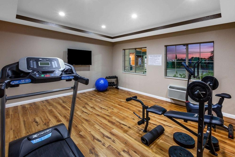 Super 8 by Wyndham Houston Northwest Cypress photo 21