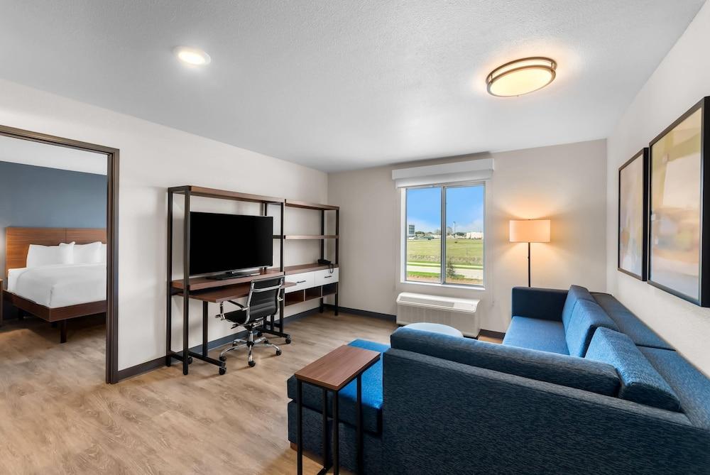 Everhome Suites Bastrop photo 6