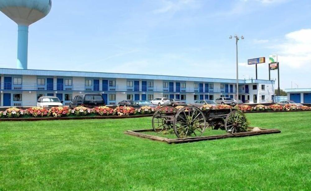 Country Host Motel photo 8