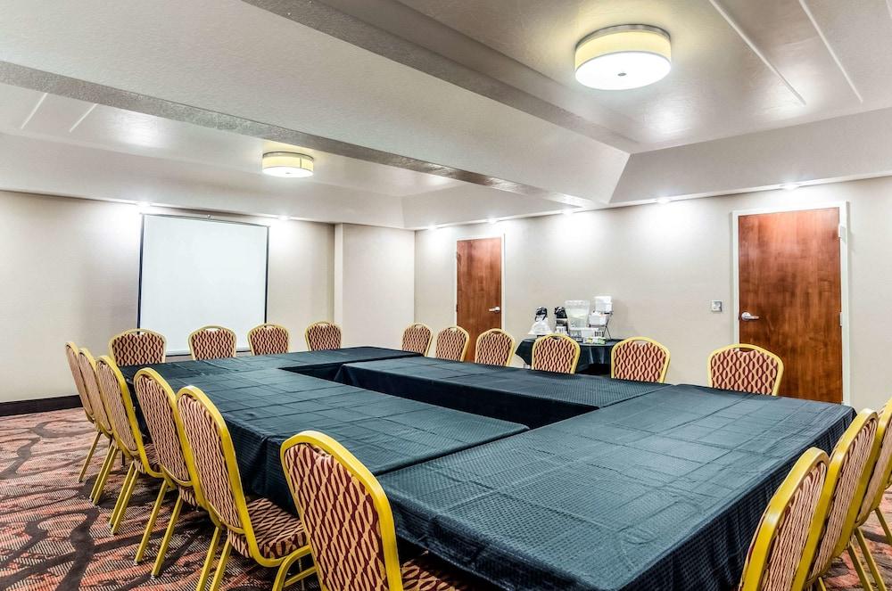 Quality Inn Buffalo photo 49
