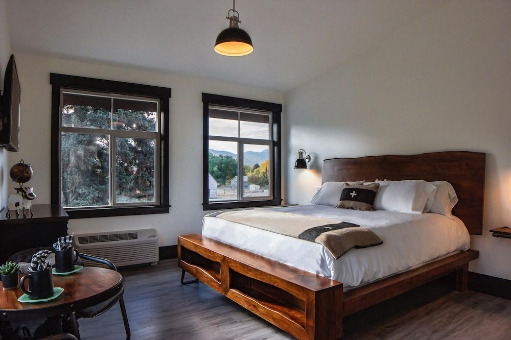 Compass Rose Lodge photo 12
