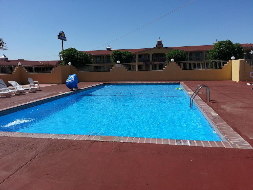Days Inn by Wyndham Van Horn TX photo 22