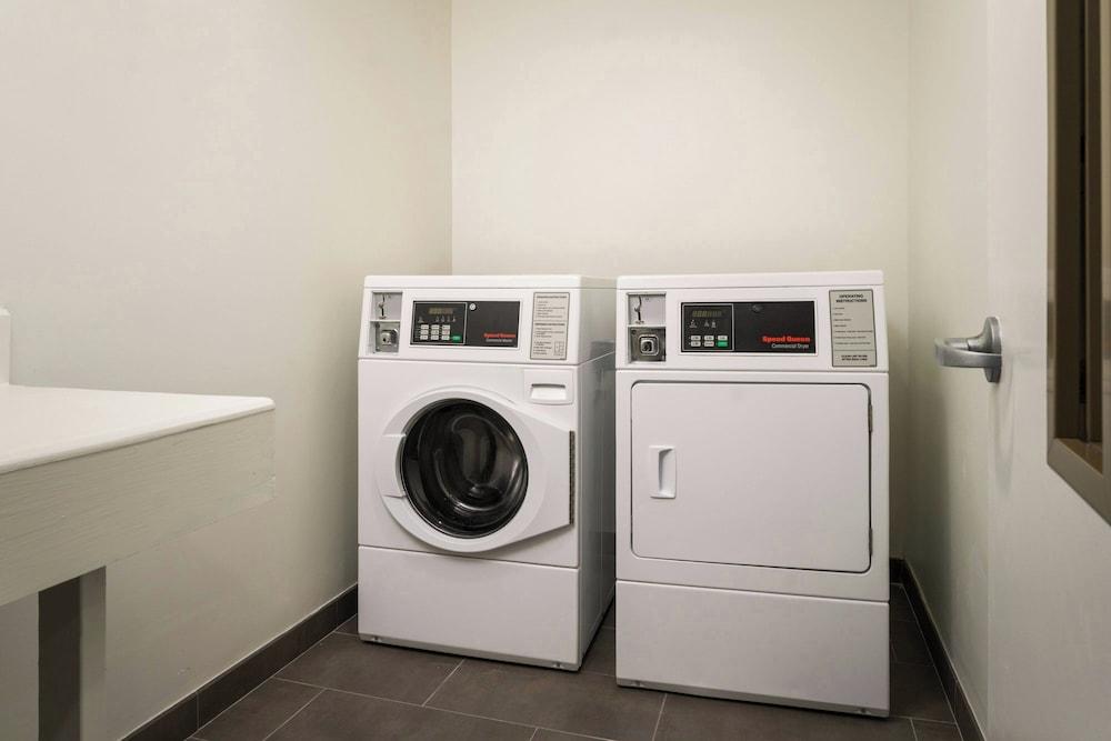 Courtyard by Marriott Brunswick photo 3
