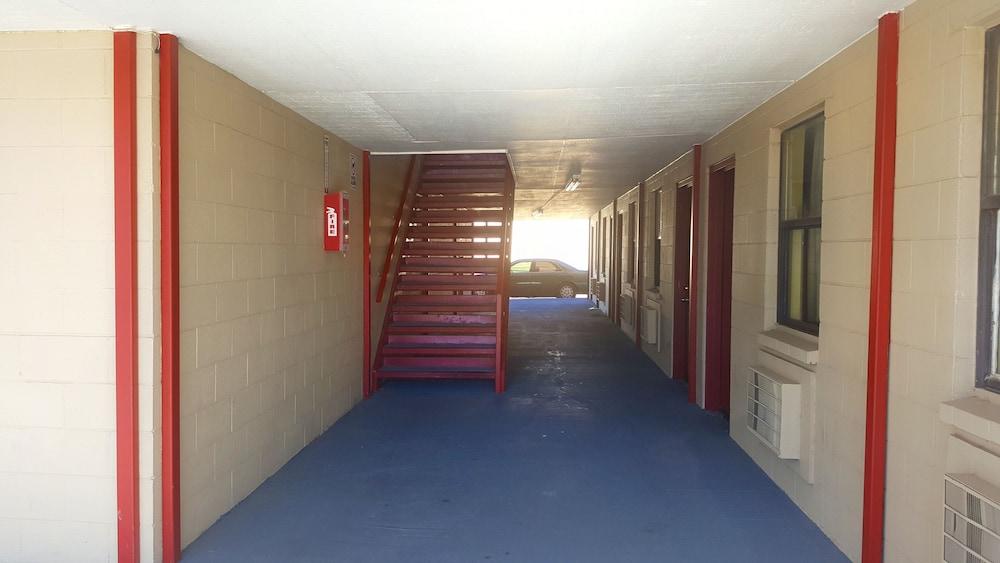 Budget Inn photo 14