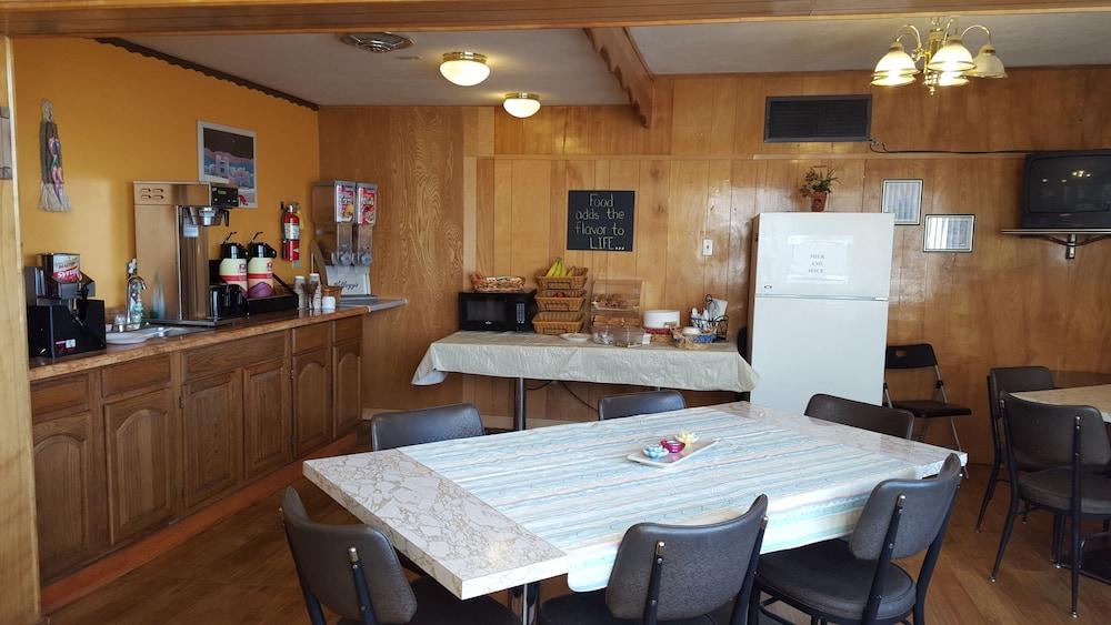 Budget Host Raton photo 20