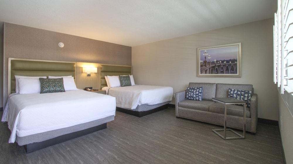 GreenTree Pasadena Inn photo 6
