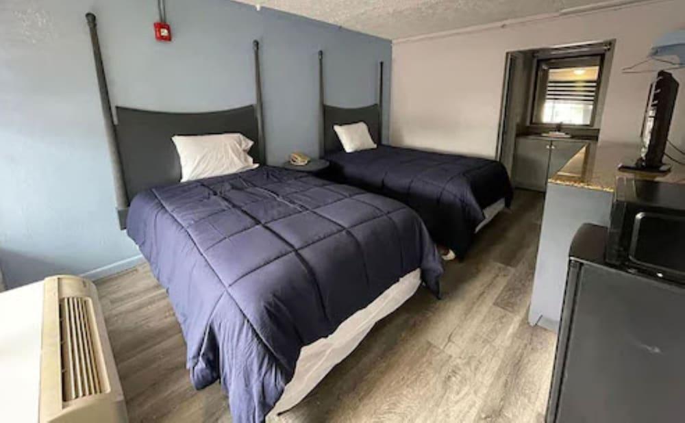 Budgetel Inn & Suites photo 9