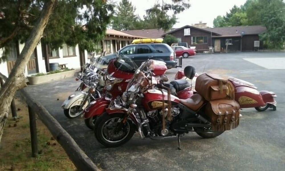 Bunkhouse Motel photo 36
