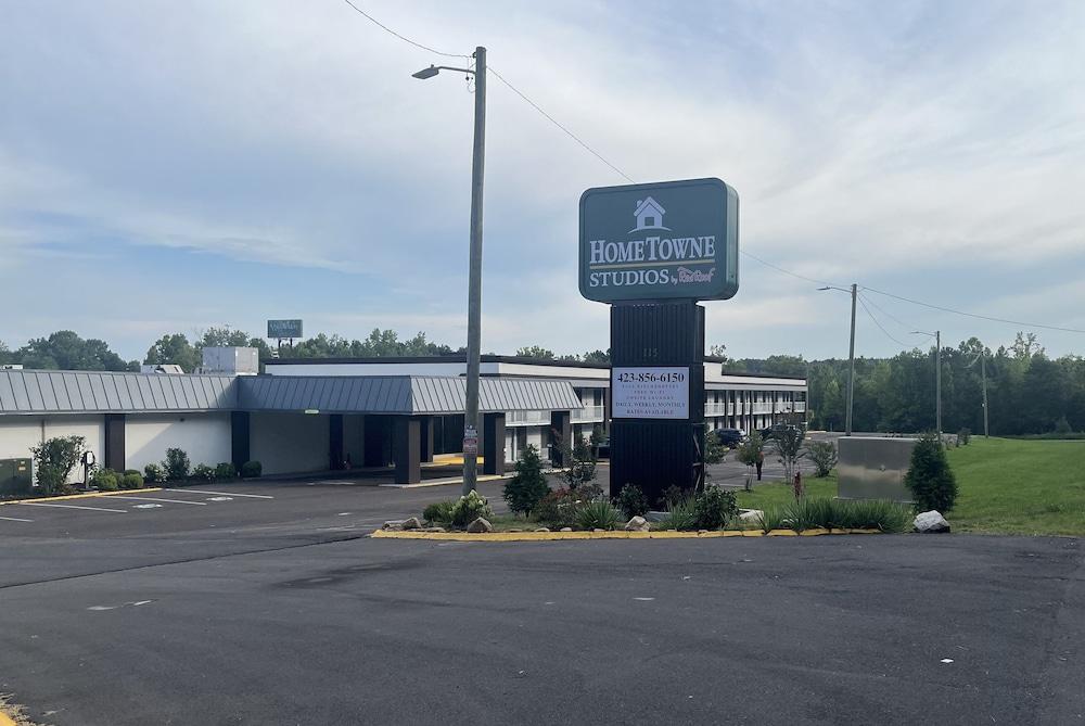 HomeTowne Studios by Red Roof Athens, TN photo 3
