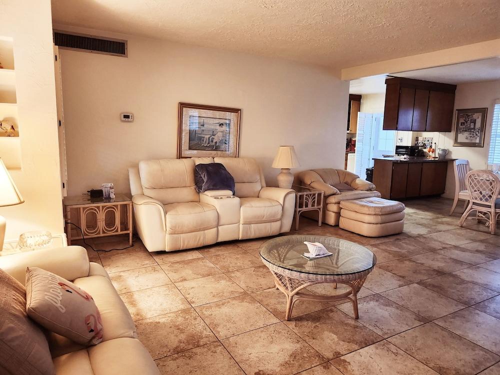 Silver Sands Motel photo 47