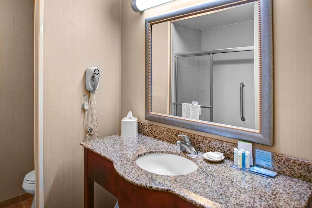 Hampton Inn Coldwater photo 11
