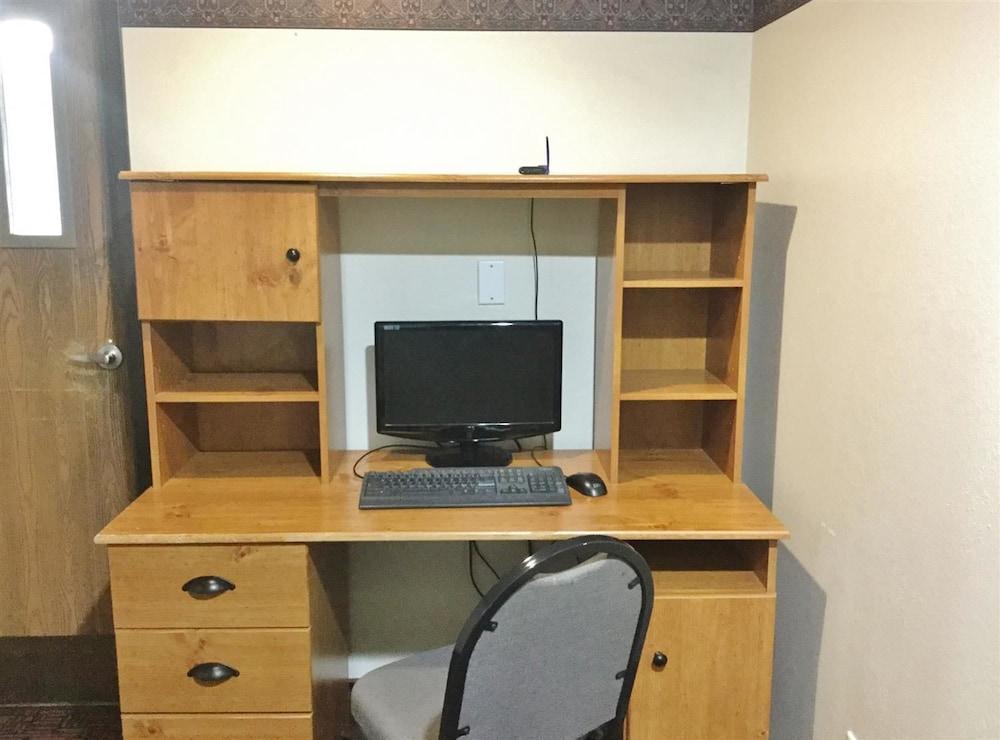 Capital O Amerihost Inn and Suites Fulton Hwy 54 MO photo 36